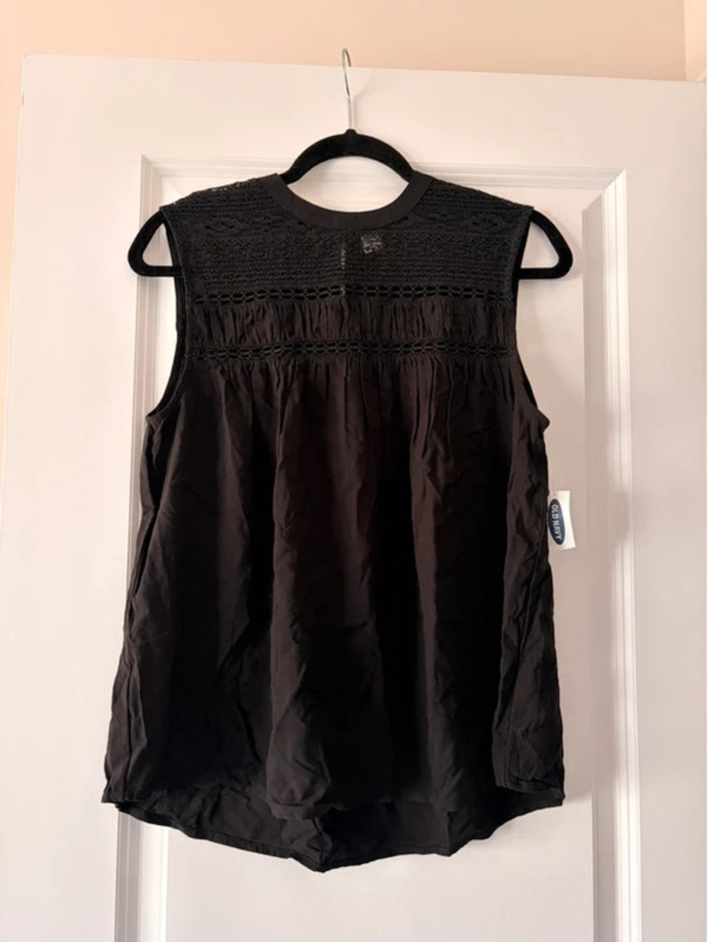 Old Navy Women’s Medium Black Lace Crochet Sleeveless Blouse NWT